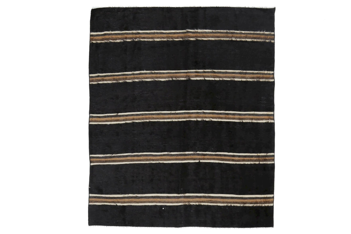 123x150 cm siyah ve kahverengi ikat desenli el dokuma vintage kilim – üstten tam görünüm