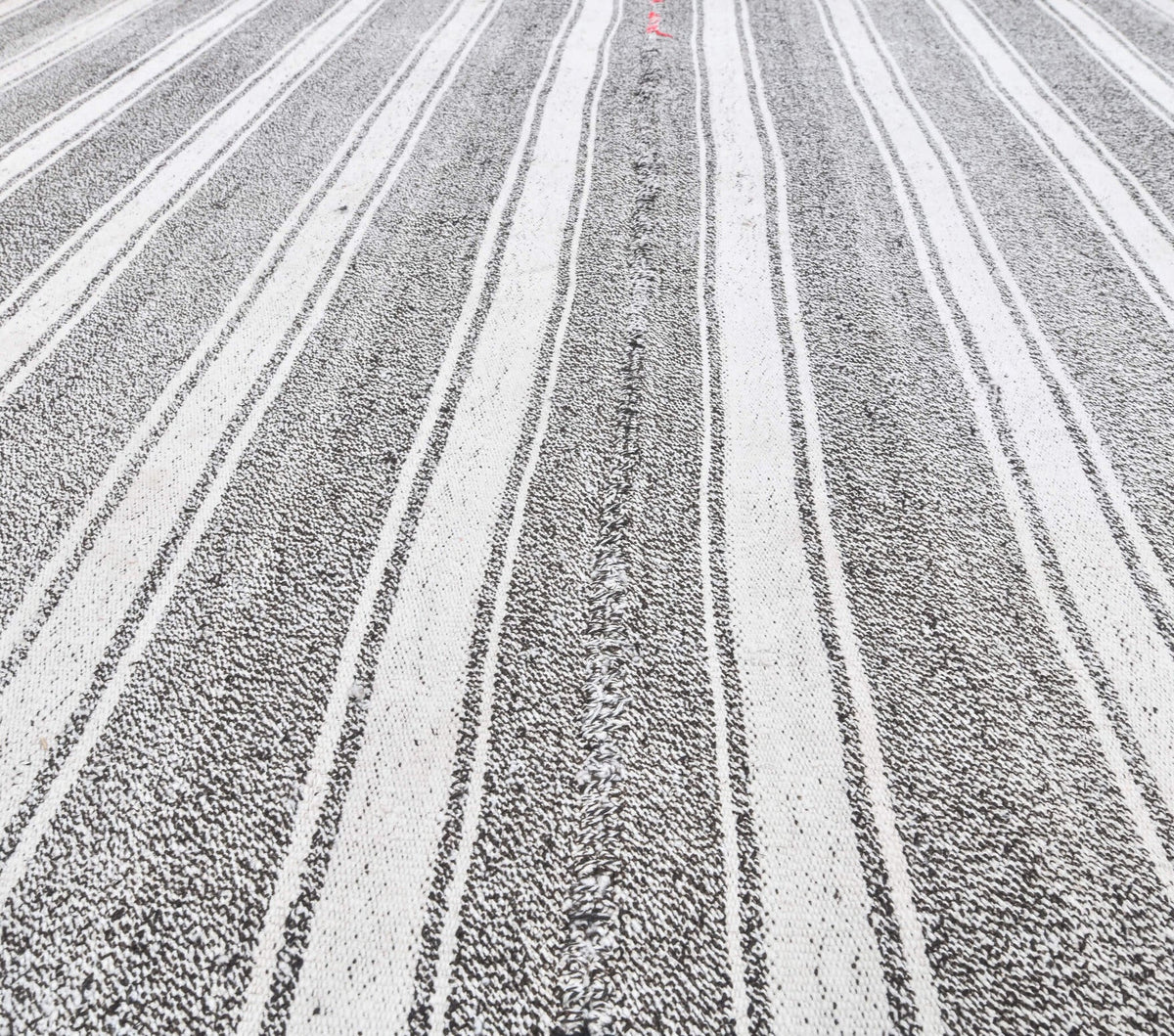 Hazar - Gray & White Kilim Rug