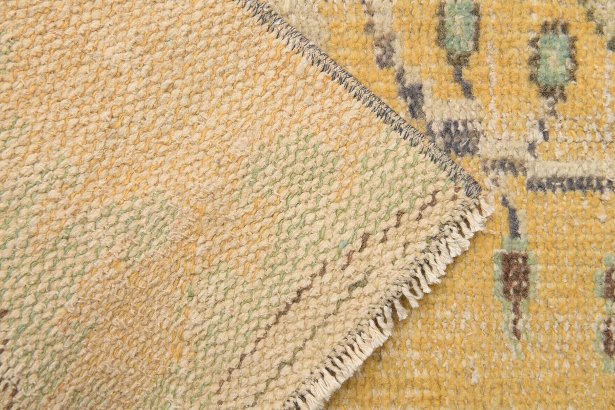 El yapımı vintage yolluk 58x241 cm oryantal desenli yün - ışık altında renk detayı