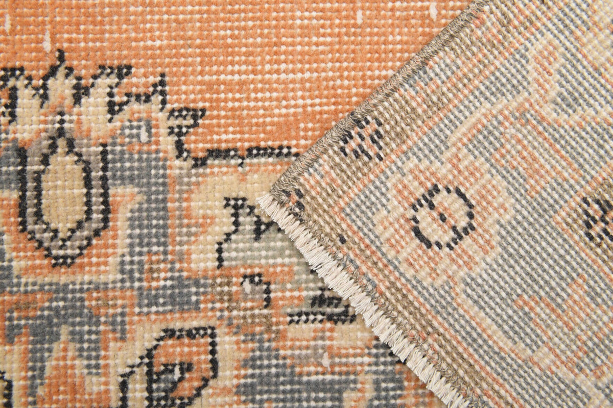 El yapımı vintage yolluk 91x330 cm oryantal desenli yün - ışık altında renk detayı