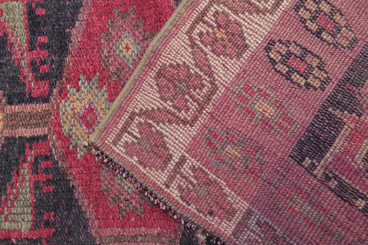 Pera Halı tek parça koleksiyonu: tribal desenli el dokuma vintage yolluk, turuncu, pembe ve kırmızı