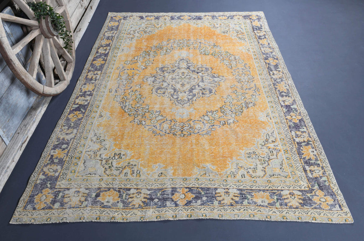El yapımı vintage halı 213x274 cm oryantal desenli yün - açık alan görünümü