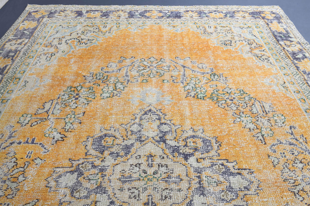 El yapımı vintage halı 213x274 cm oryantal desenli yün - mekan görünümü