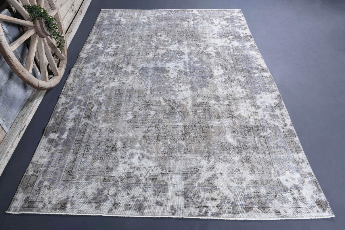 El yapımı vintage halı 213x305 cm soyut desenli yün - ışık altında renk detayı