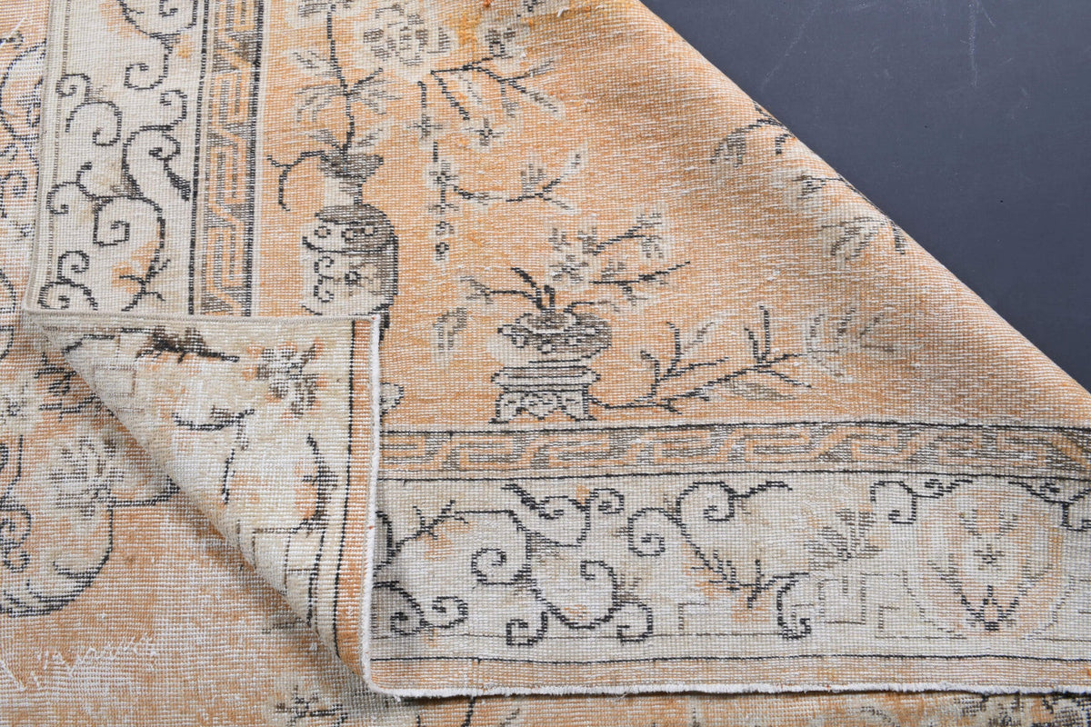 El yapımı vintage halı 218x325 cm oryantal desenli yün - mekan görünümü