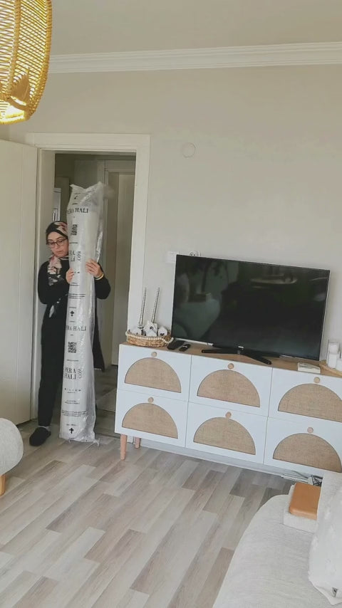 Videoyu yükle: Düz Krem Bej Klasik Halı