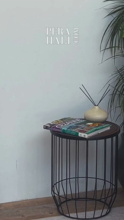 Videoyu yükle: Sıralı Geometrik Madalyon Desenli Açık Gri ve Pudra Eskitme Halı - AR1006CB