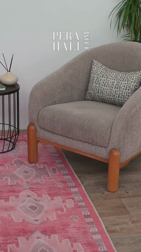 Videoyu yükle: Büyük Geometrik Motifli Mercan Kırmızı ve Gri Eskitme Halı - AR0994PP