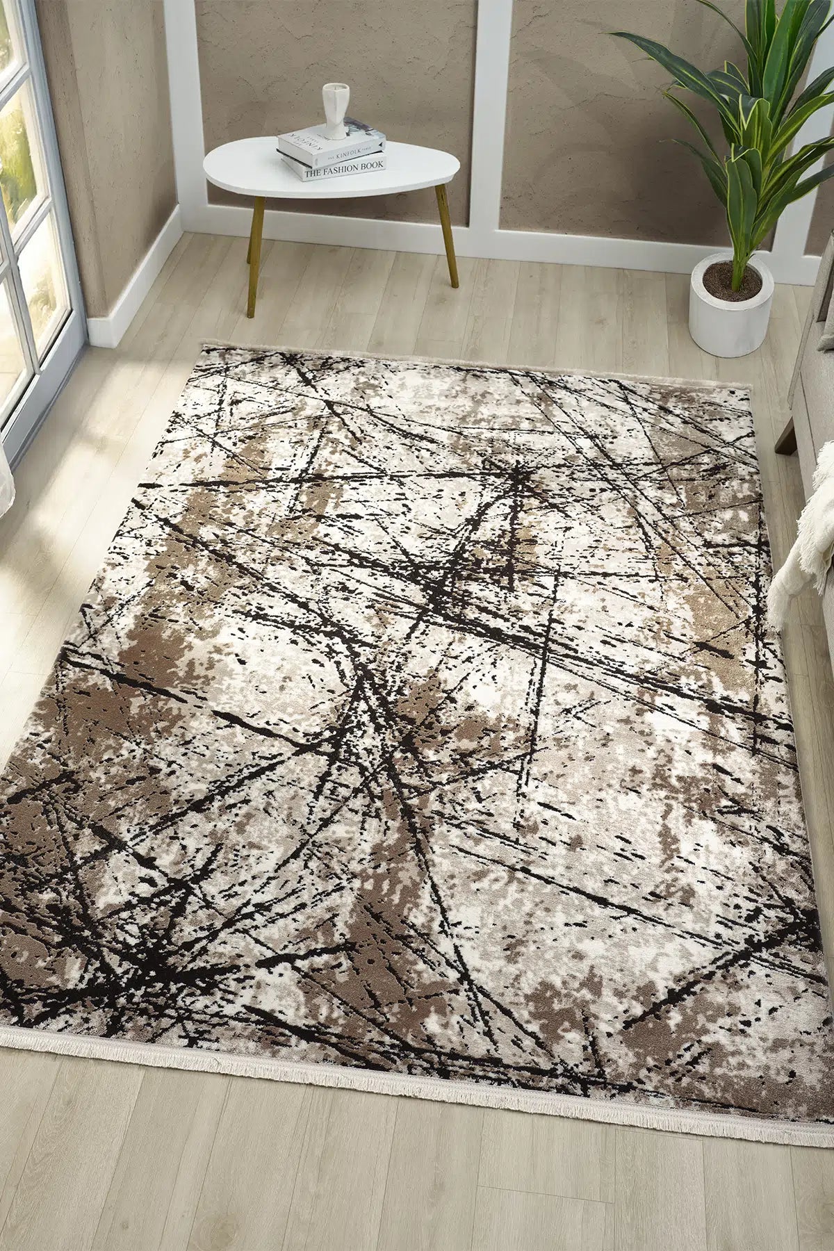 Bej Siyah Soyut Çizgi Desenli Modern Halı 200x290 cm