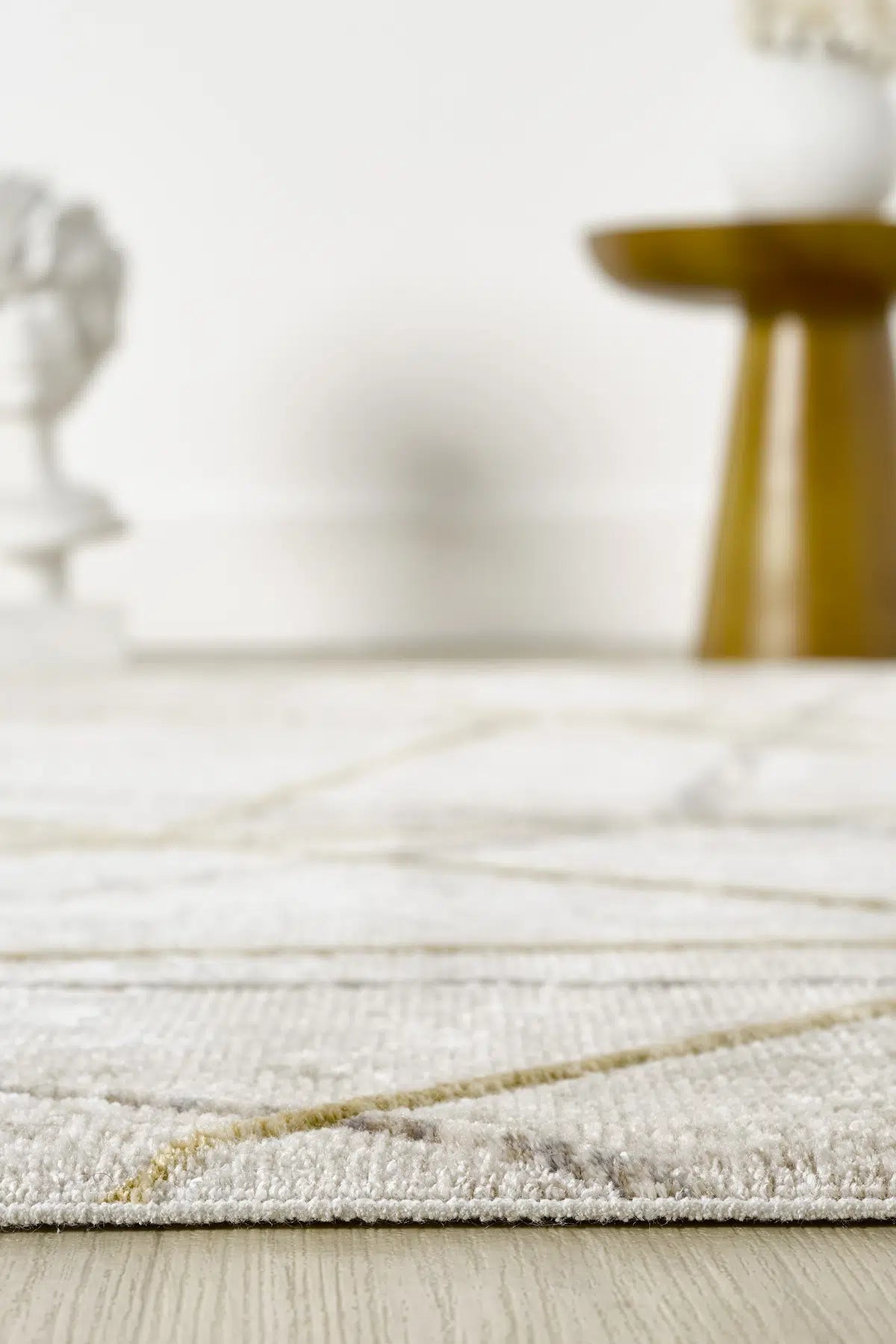 Krem Gold Geometrik Çizgi Desenli Modern Halı