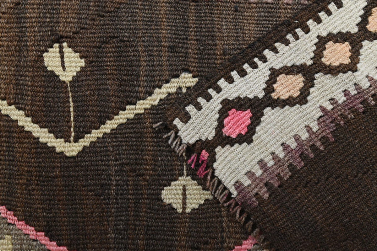 El yapımı vintage yolluk 119x348 cm oryantal desenli yün - ışık altında renk detayı