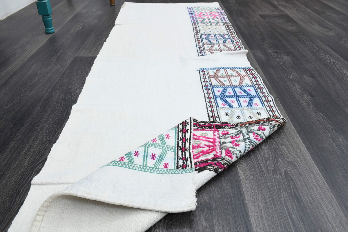 El yapımı vintage yolluk 71x216 cm oryantal desenli yün - ışık altında renk detayı