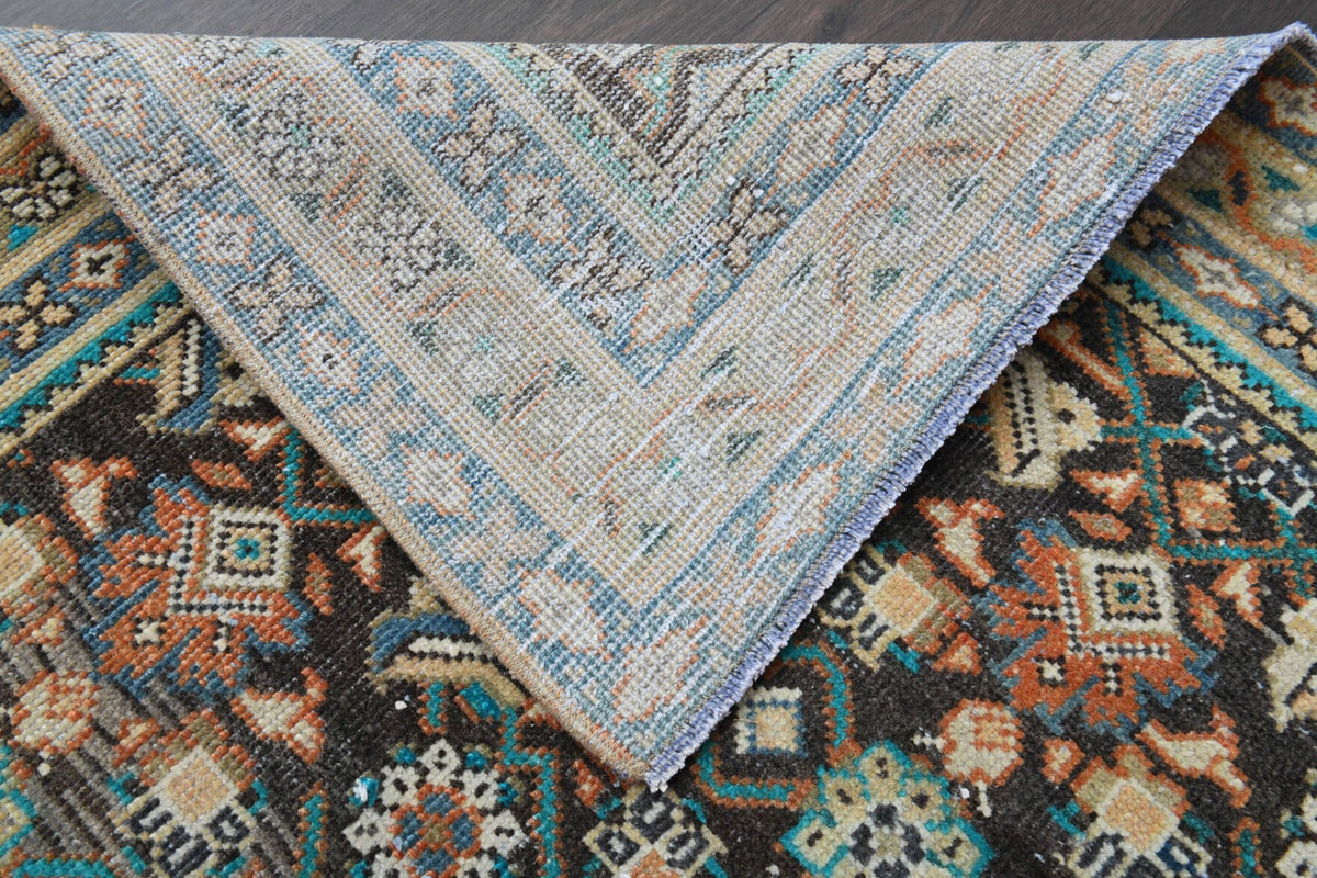 El yapımı vintage yolluk 119x302 cm oryantal desenli yün - ışık altında renk detayı