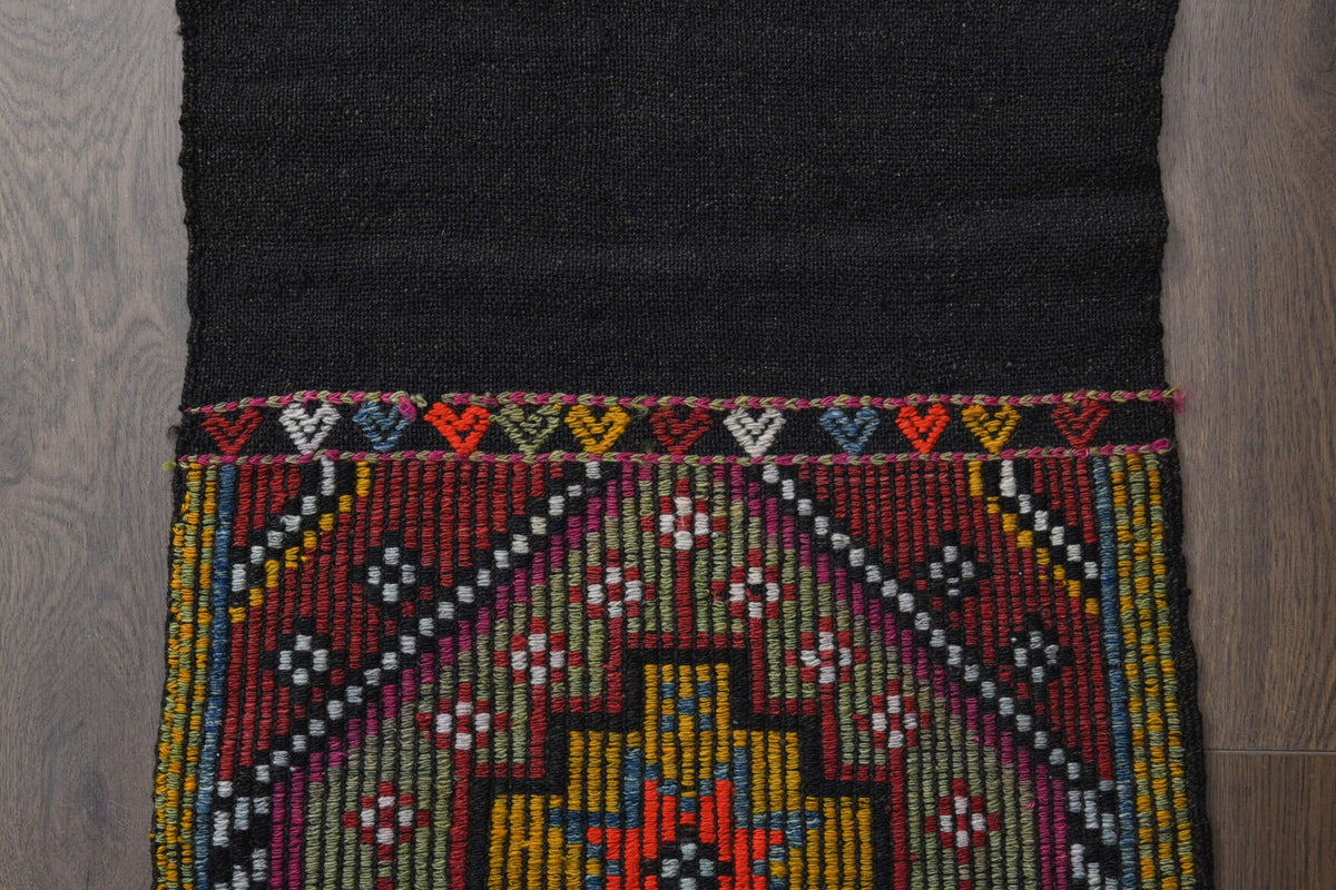 El yapımı vintage yolluk 48x229 cm oryantal desenli yün - ışık altında renk detayı