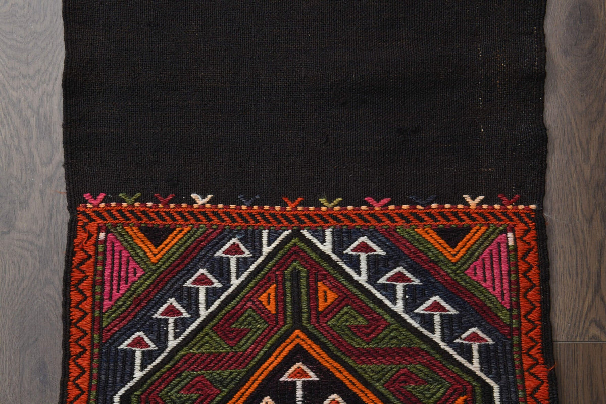 El yapımı vintage yolluk 51x269 cm oryantal desenli yün - ışık altında renk detayı