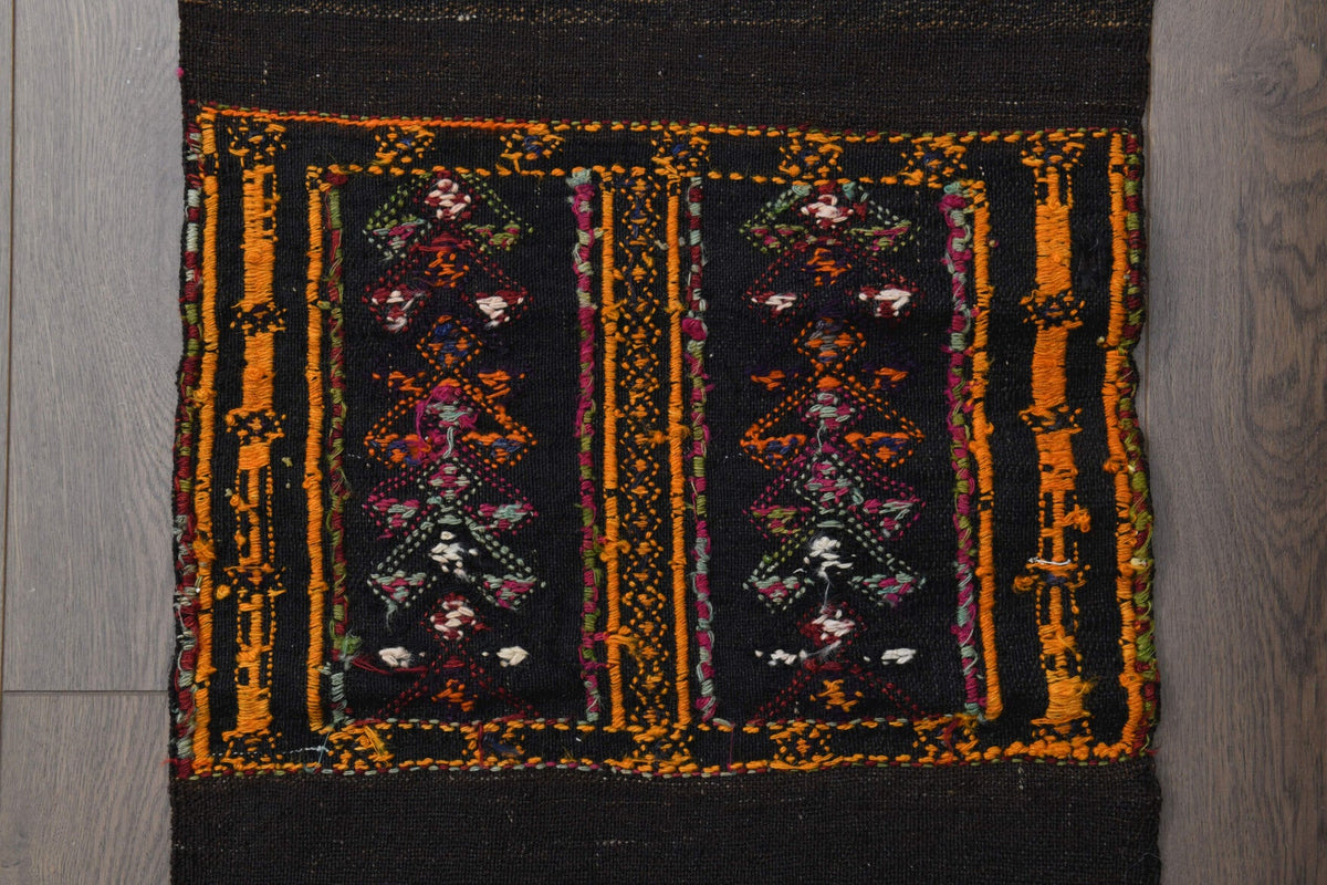El yapımı vintage yolluk 48x241 cm oryantal desenli yün - ışık altında renk detayı