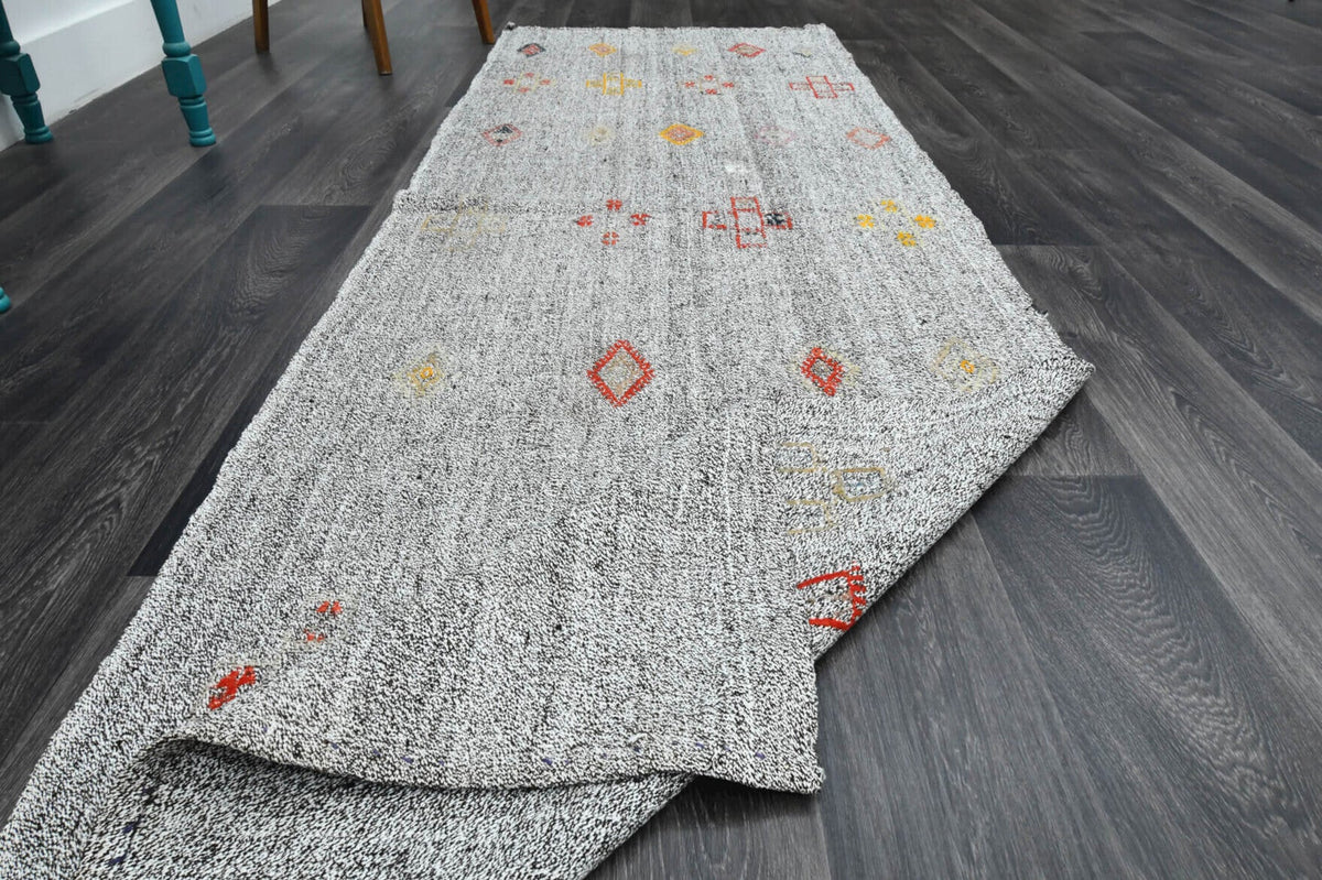 El yapımı vintage yolluk 97x295 cm oryantal desenli yün - ışık altında renk detayı