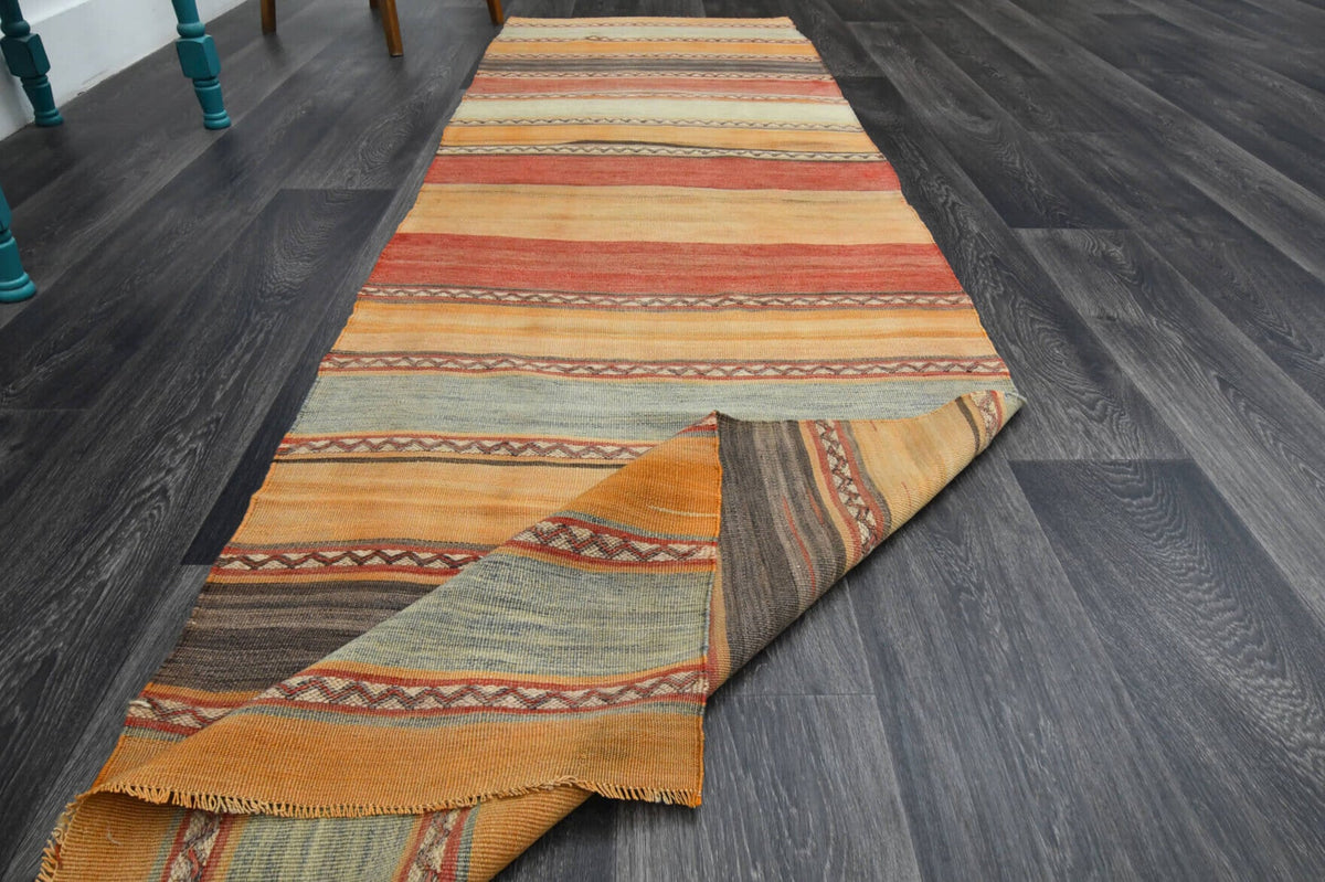 El yapımı vintage yolluk 81x284 cm oryantal desenli yün - ışık altında renk detayı