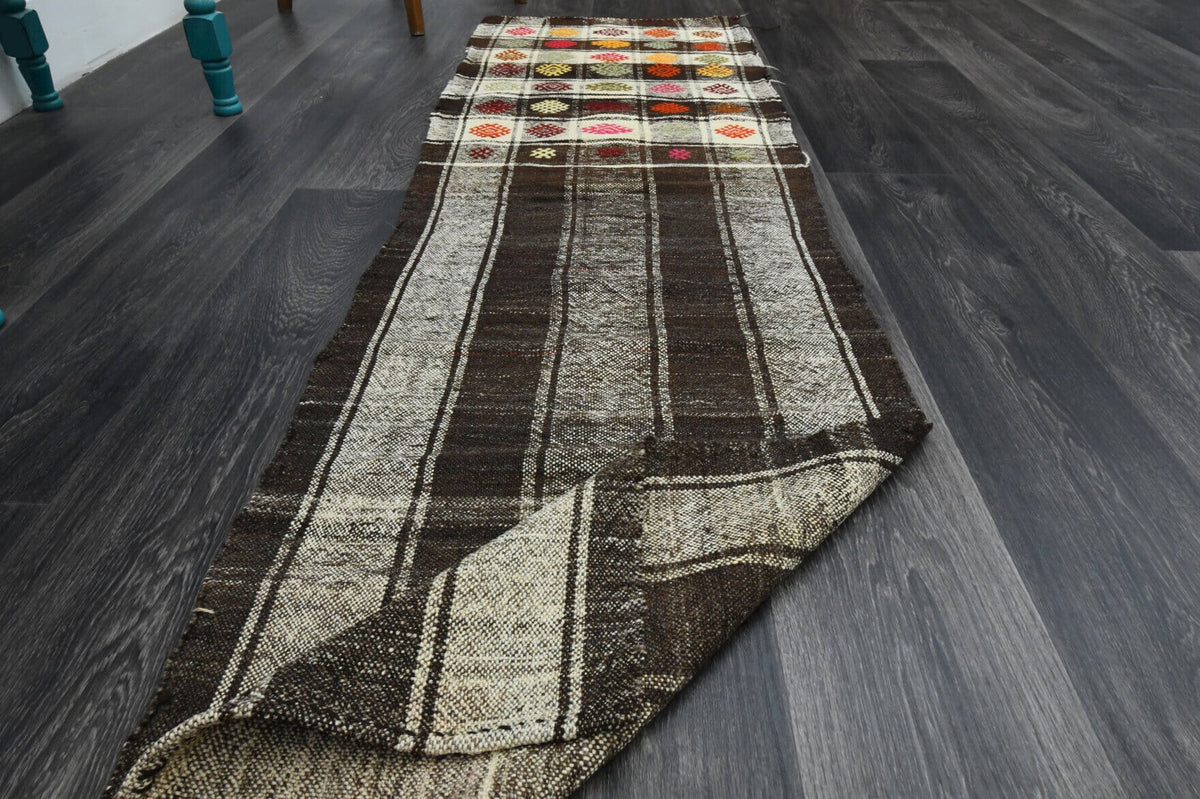El yapımı vintage yolluk 64x224 cm oryantal desenli yün - ışık altında renk detayı