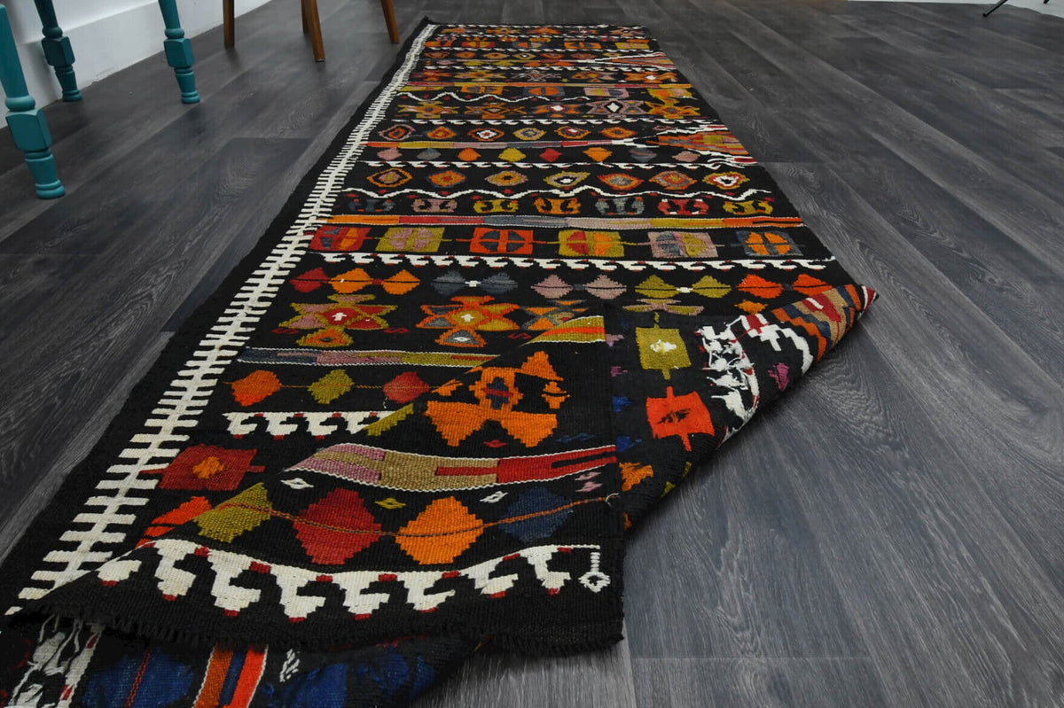 El yapımı vintage yolluk 102x351 cm oryantal desenli yün - ışık altında renk detayı