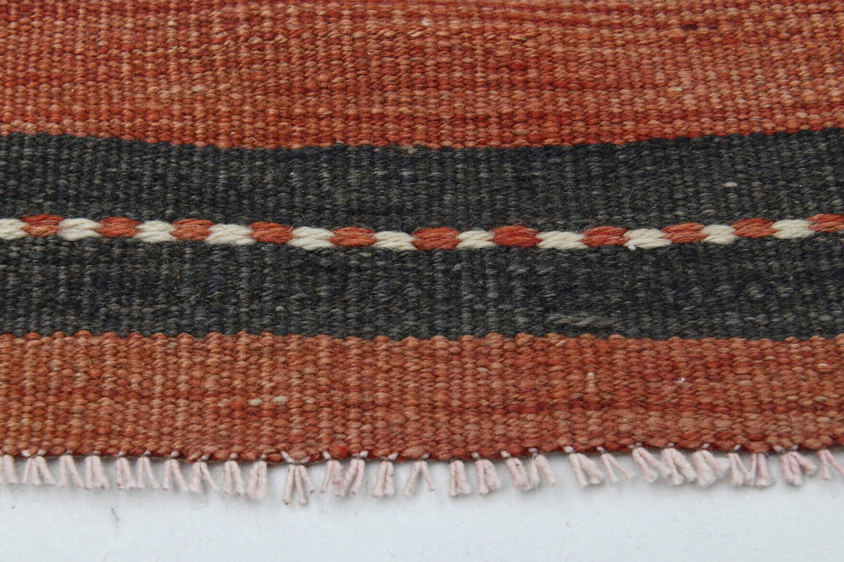 El yapımı vintage yolluk 124x376 cm çizgili desenli yün - ışık altında renk detayı