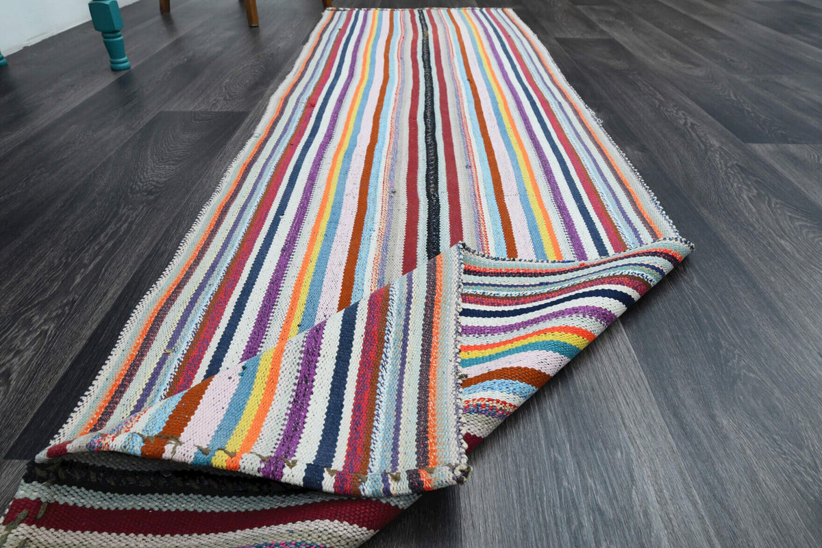 El yapımı vintage halı 74x246 cm çizgili desenli yün - ışık altında renk detayı