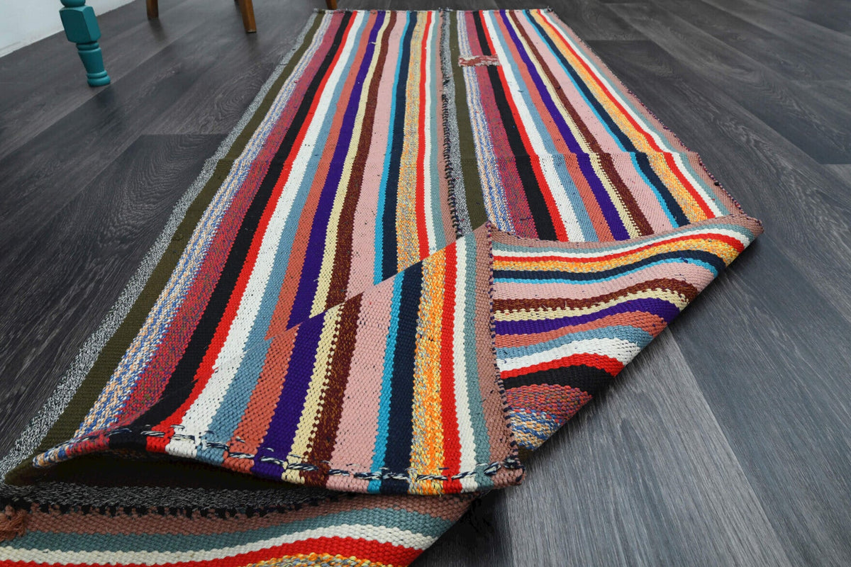 El yapımı vintage halı 81x234 cm çizgili desenli yün - ışık altında renk detayı