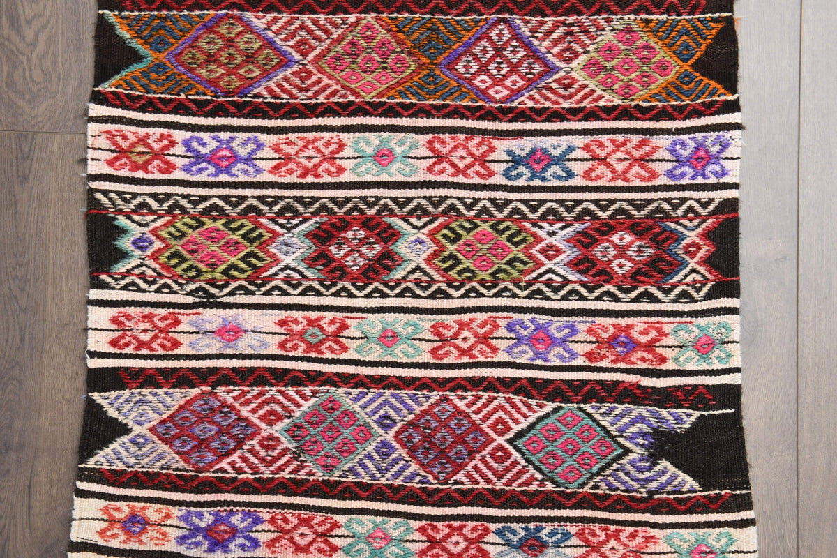 El yapımı vintage halı 76x254 cm geometrik desenli yün - üstten görünüm