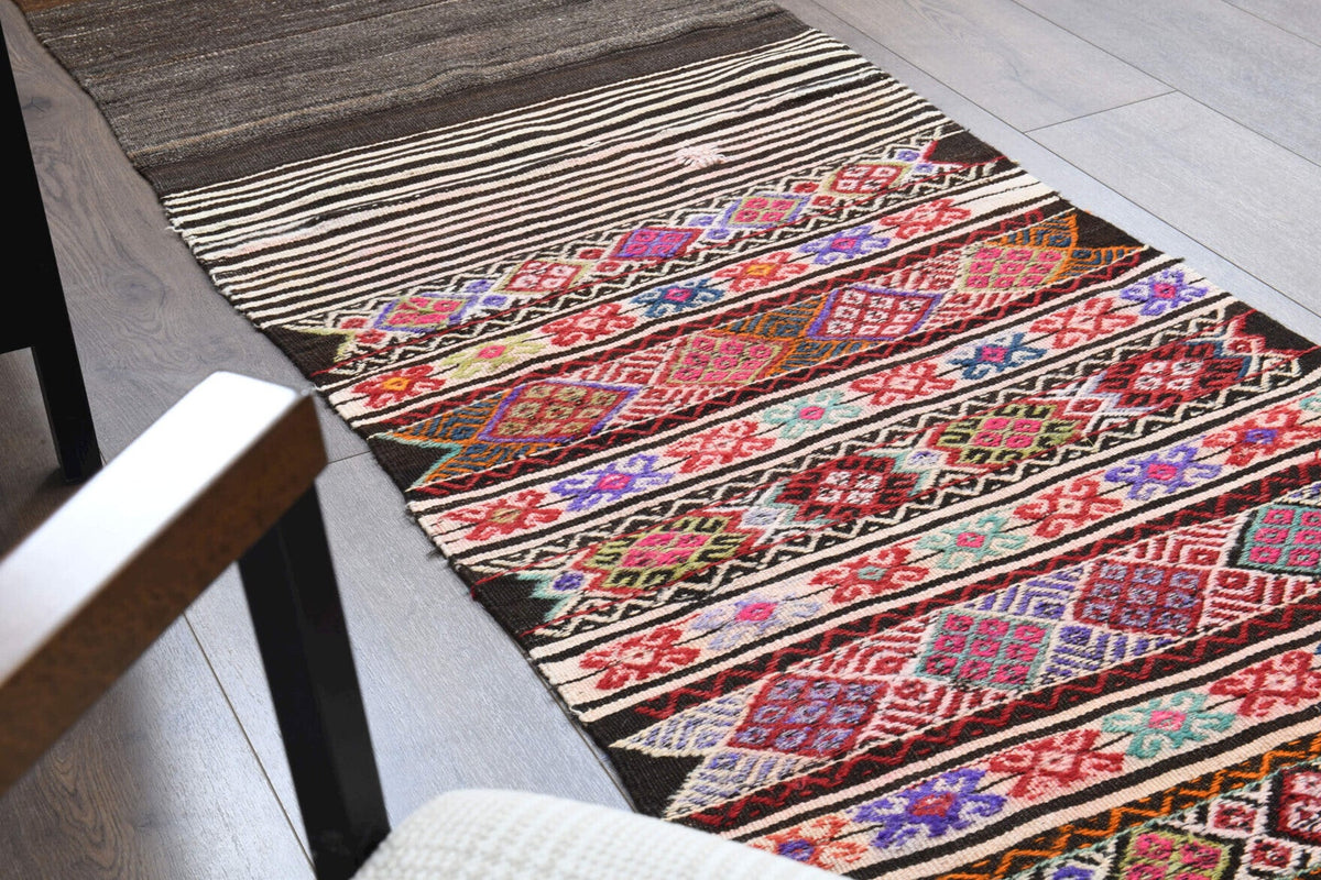 El yapımı vintage halı 76x254 cm geometrik desenli yün - farklı açıdan görünüm