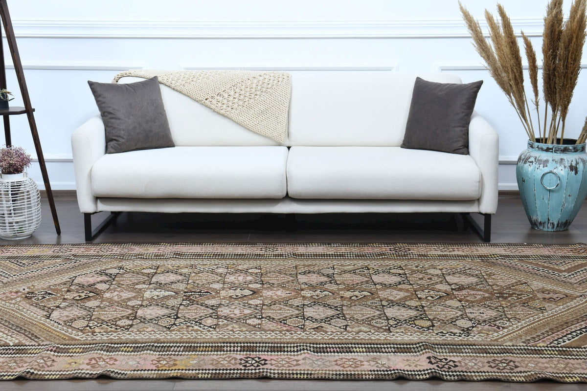 El yapımı vintage halı 157x396 cm tribal desenli yün - ışık altında renk detayı