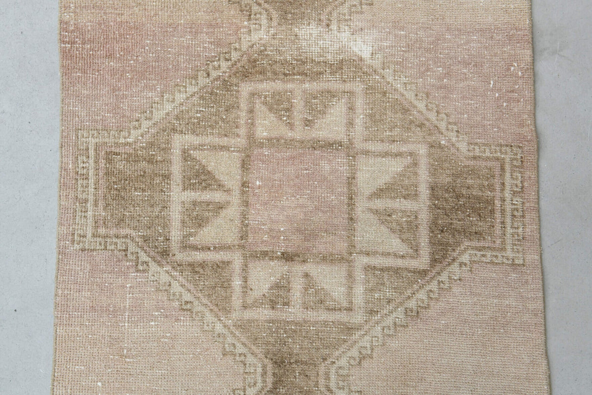 El yapımı vintage yolluk 94x371 cm geometrik desenli yün - açık alan görünümü