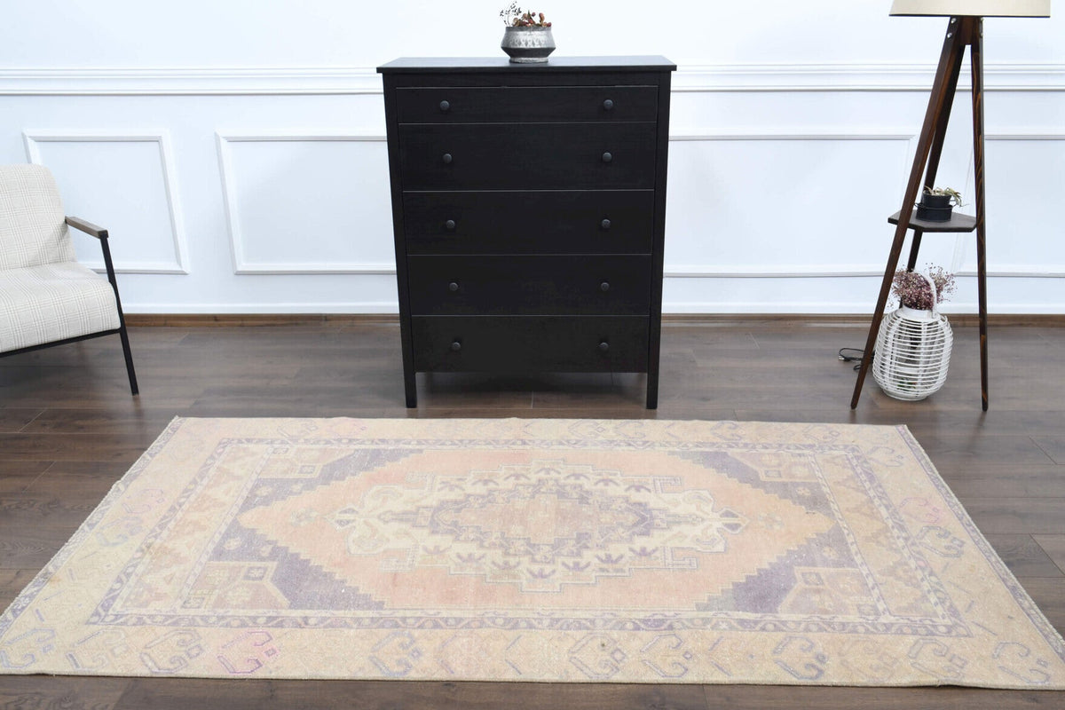 El yapımı vintage halı 122x241 cm oryantal desenli yün - kenar ve saçak detayı