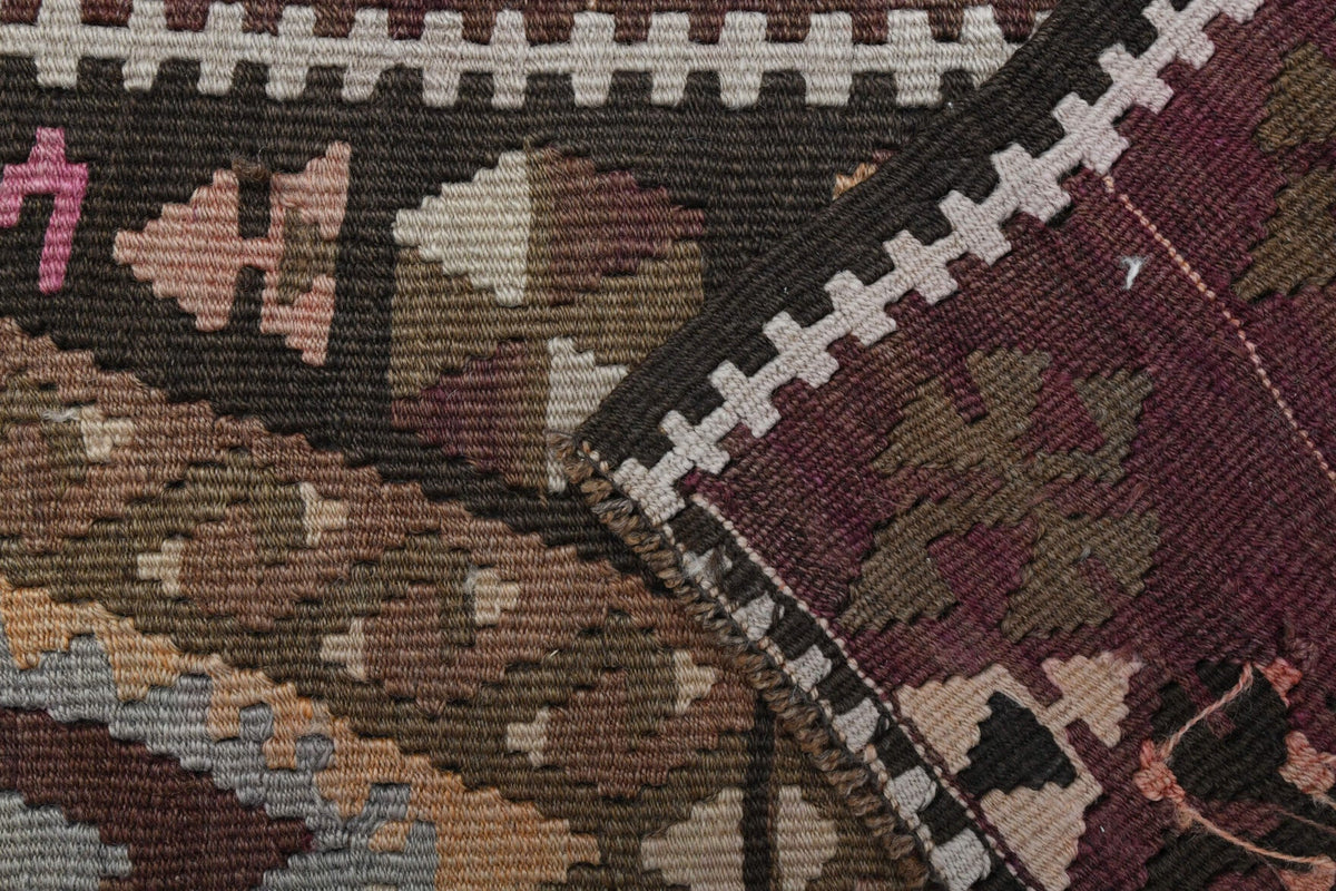 El yapımı vintage yolluk 188x414 cm tribal desenli yün - ışık altında renk detayı