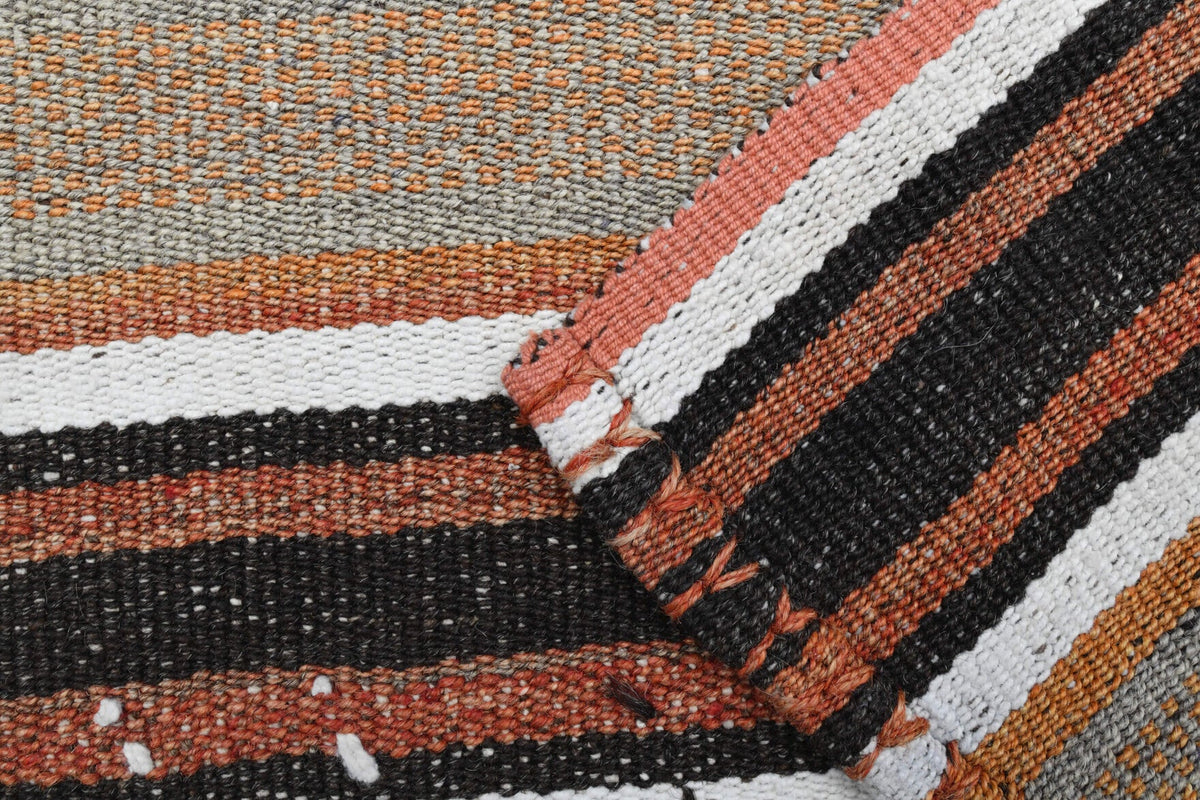 El yapımı vintage halı 178x277 cm oryantal desenli yün - ışık altında renk detayı