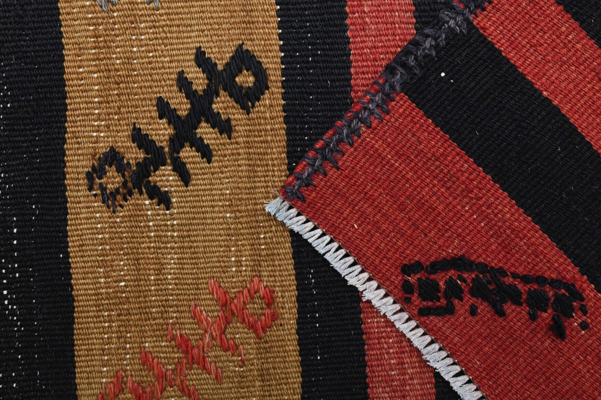 El yapımı vintage yolluk 132x333 cm oryantal desenli yün - ışık altında renk detayı