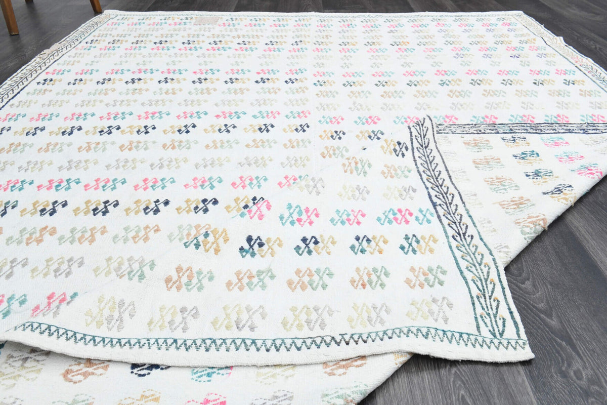 El yapımı vintage halı 183x264 cm oryantal desenli yün - ışık altında renk detayı