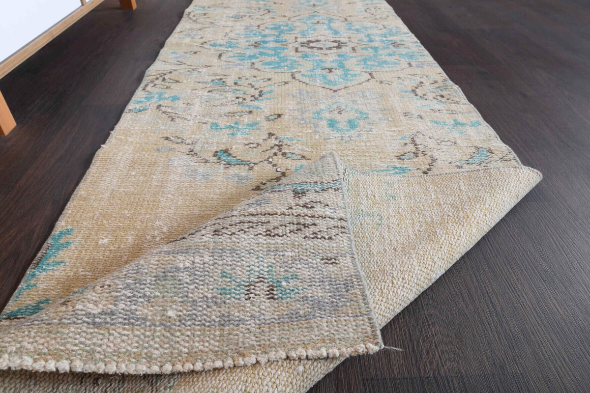 El yapımı vintage yolluk 74x272 cm oryantal desenli yün - ışık altında renk detayı