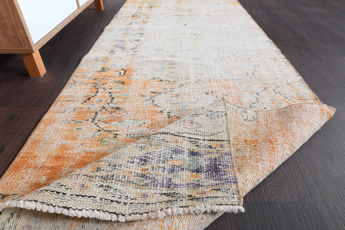 El yapımı vintage yolluk 79x274 cm oryantal desenli yün - ışık altında renk detayı