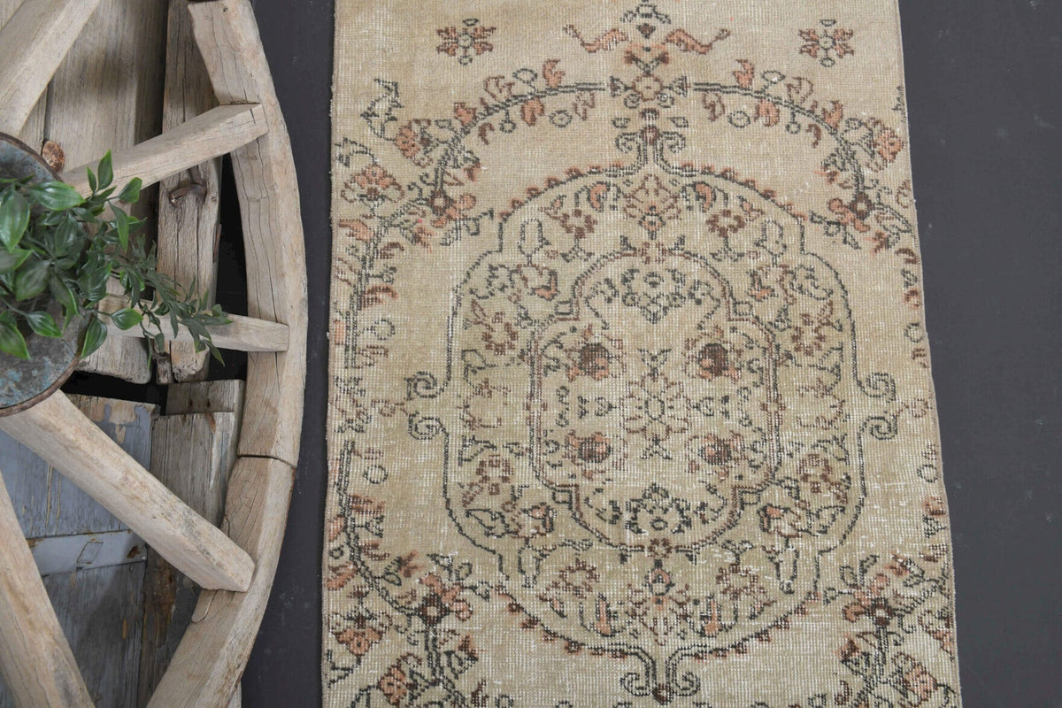 El yapımı vintage yolluk 79x310 cm çiçek desenli desenli yün - üstten görünüm