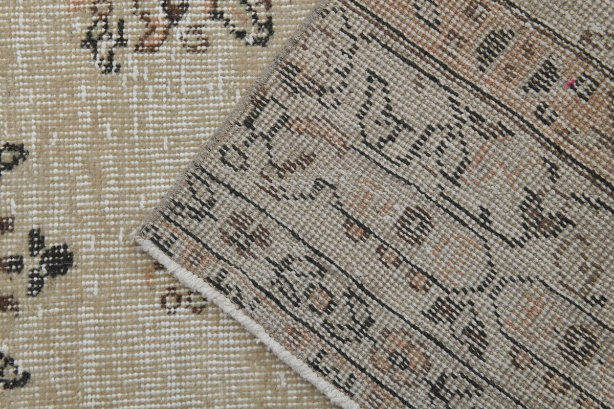 El yapımı vintage yolluk 79x310 cm çiçek desenli desenli yün - ışık altında renk detayı