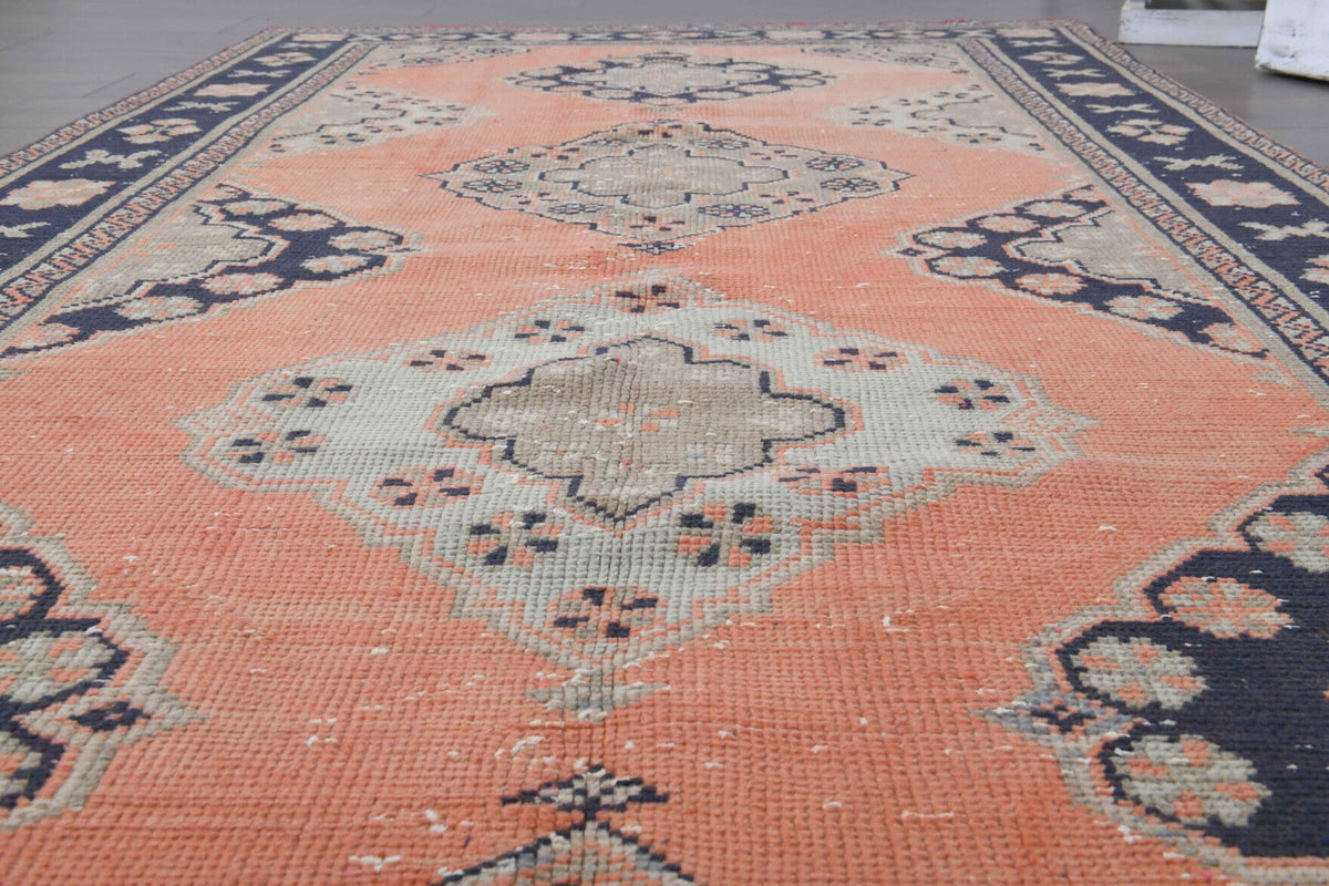 El yapımı vintage yolluk 132x340 cm oryantal desenli yün - ışık altında renk detayı
