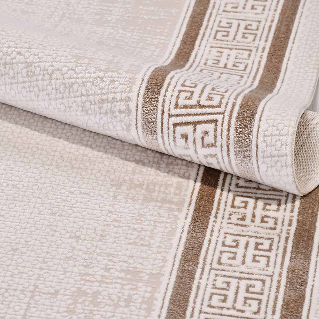 Bej ve Vizon Çerçeveli Geometrik Yunan Anahtarı Deseni Halı