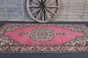 1970'lerden Anadolu kökenli oryantal desenli el dokuma vintage halı, 155x275 cm
