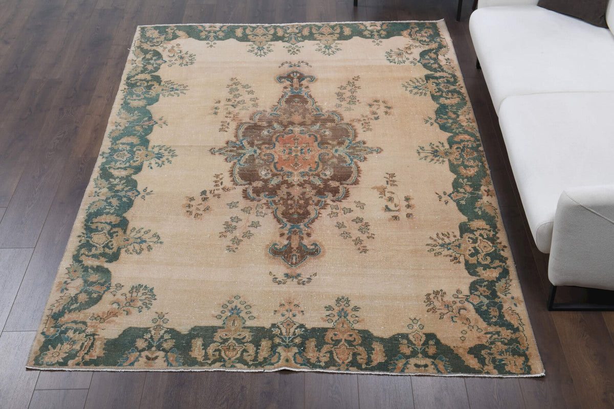 El yapımı vintage halı 183x274 cm madalyonlu desenli yün - yakın çekim doku detayı