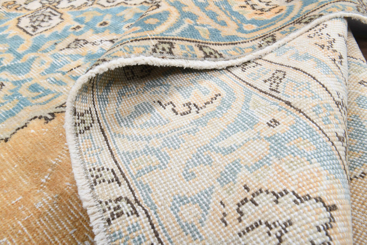 El yapımı vintage halı 203x295 cm oryantal desenli yün - ışık altında renk detayı