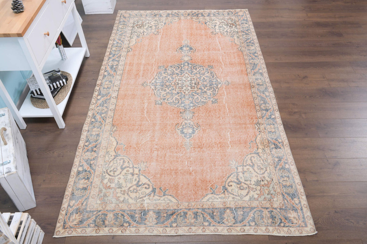 El yapımı vintage halı 152x274 cm oryantal madalyonlu desenli yün - yakın çekim doku detayı