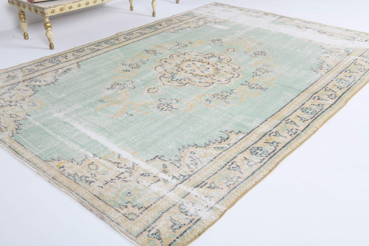 El yapımı vintage halı 168x246 cm oryantal desenli yün - yakın çekim doku detayı