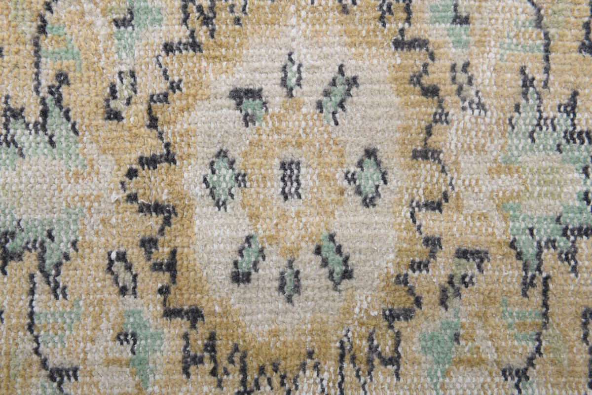 Vintage halı 168x247 cm – beyaz ve bej oryantal desenli, el dokuma