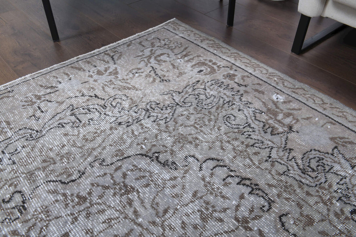 El yapımı vintage halı 178x277 cm oryantal desenli yün - mekan görünümü