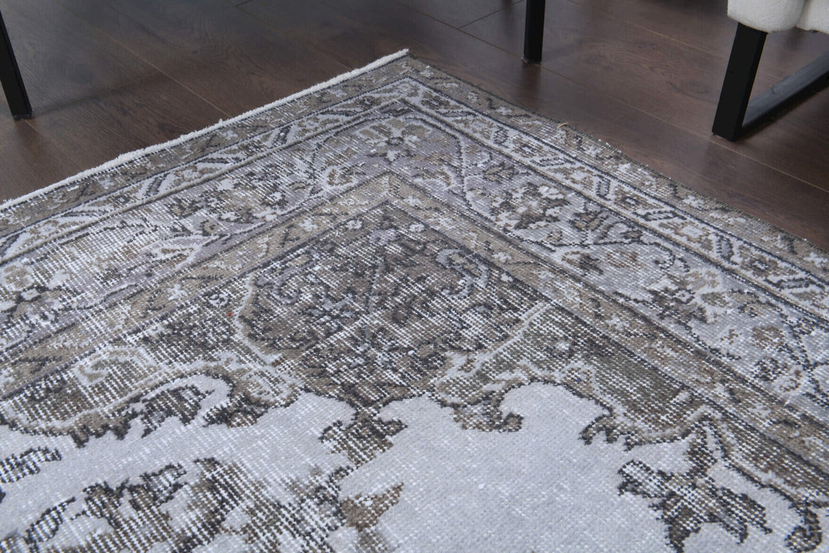 Turkish Vintage Oriental Area Anatolian Rug